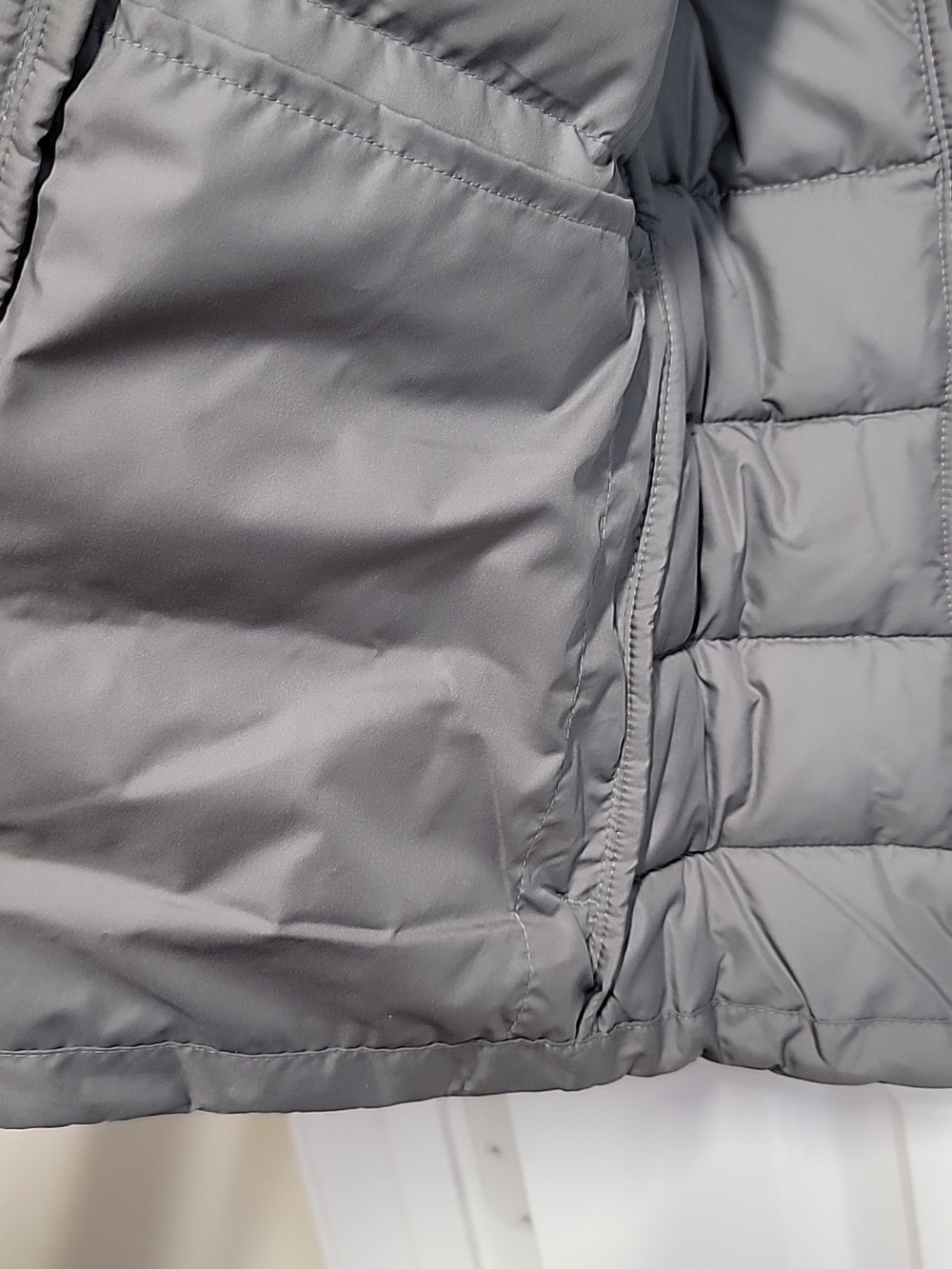 The North Face Aconcagua 3 Quilted Down Vest Womens Small - Picture 9 of 11